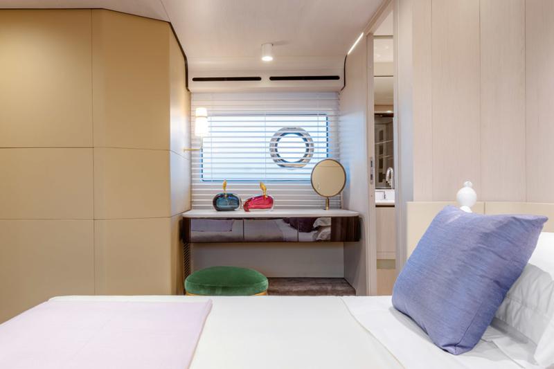 Book yachts online - motorboat - Azimut 78 Fly - PREWI - rent