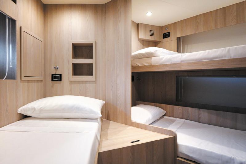 Book yachts online - motorboat - Azimut 78 Fly - PREWI - rent
