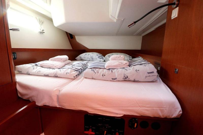 Book yachts online - sailboat - Oceanis 45 M - Nelly - rent