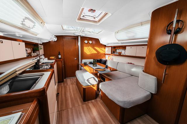 Book yachts online - sailboat - Oceanis 40 - FELIX - Refit 2018 - rent