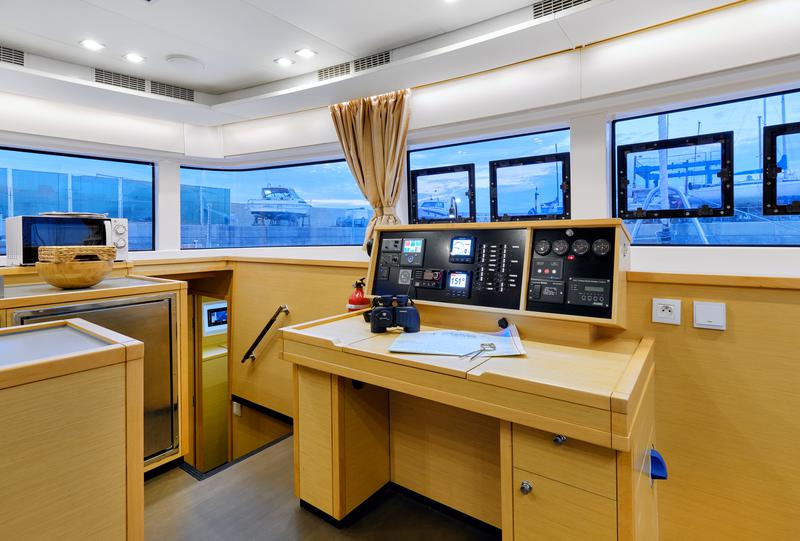 Book yachts online - catamaran - Lagoon 52F - Neptuno Martinique - rent