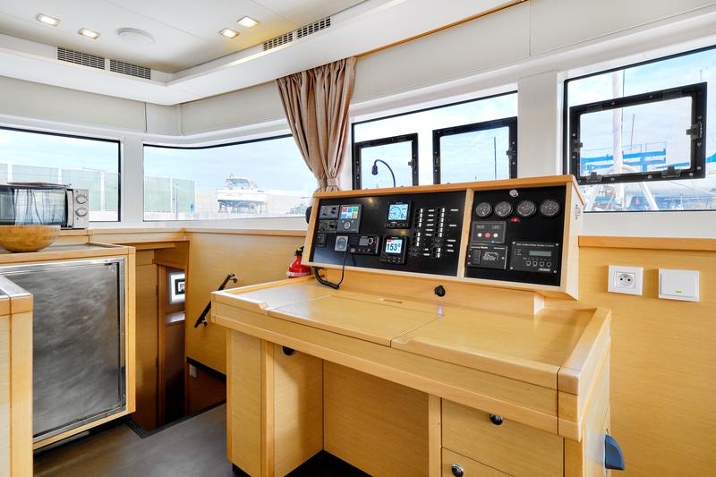 Book yachts online - catamaran - Lagoon 52F - Neptuno Martinique - rent