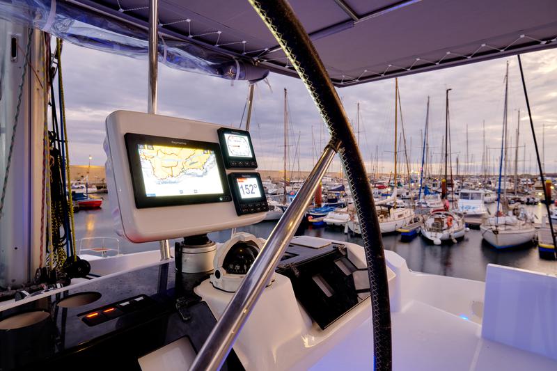 Book yachts online - catamaran - Lagoon 52F - Neptuno Martinique - rent