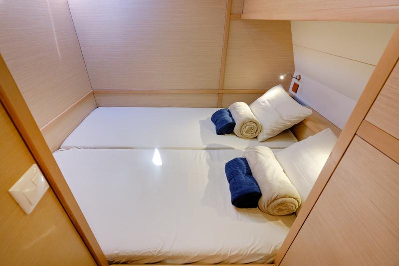 Book yachts online - catamaran - Lagoon 52F - Neptuno Martinique - rent