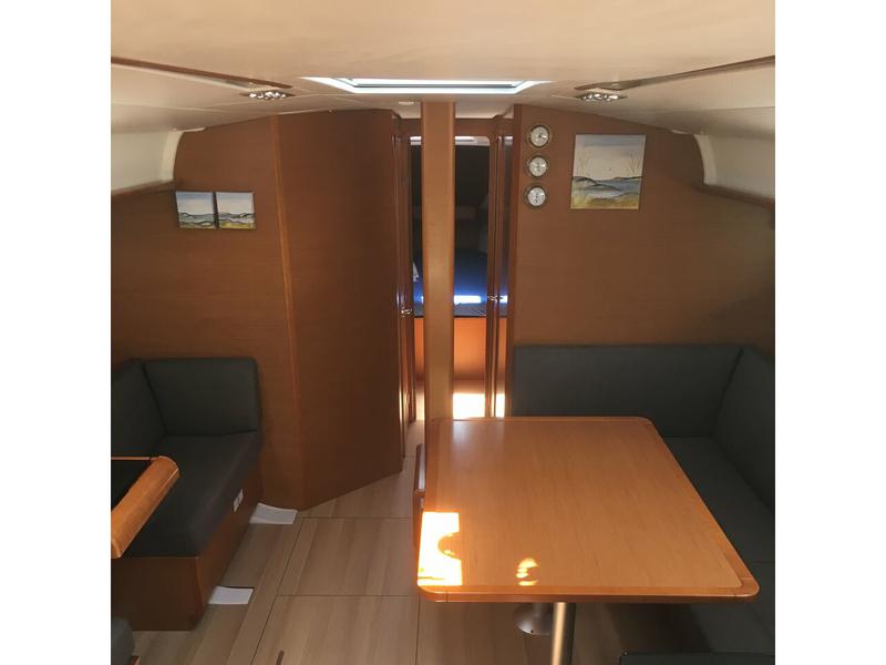Book yachts online - sailboat - Sun Odyssey 439 - Captain Ginos - rent