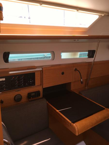 Book yachts online - sailboat - Sun Odyssey 439 - Captain Ginos - rent