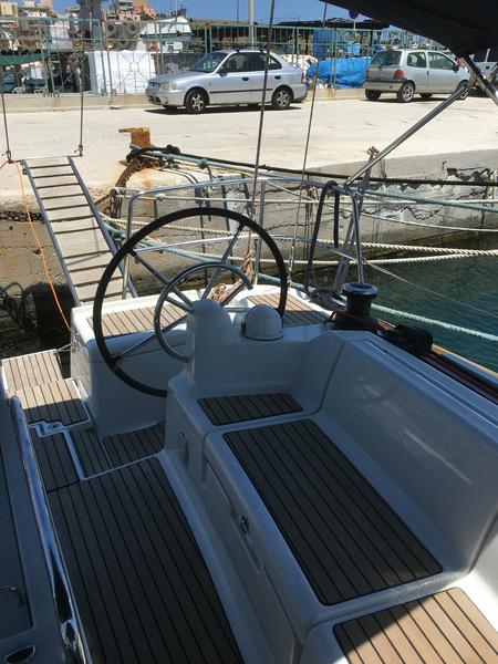 Book yachts online - sailboat - Sun Odyssey 439 - Captain Ginos - rent