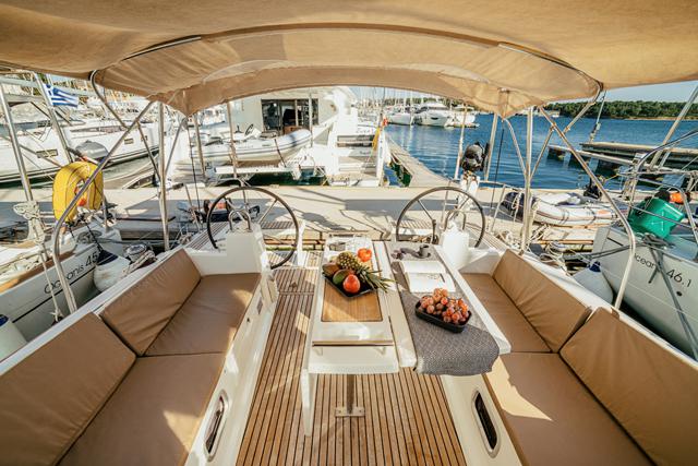 Book yachts online - sailboat - Oceanis 38 - HAPPY - rent
