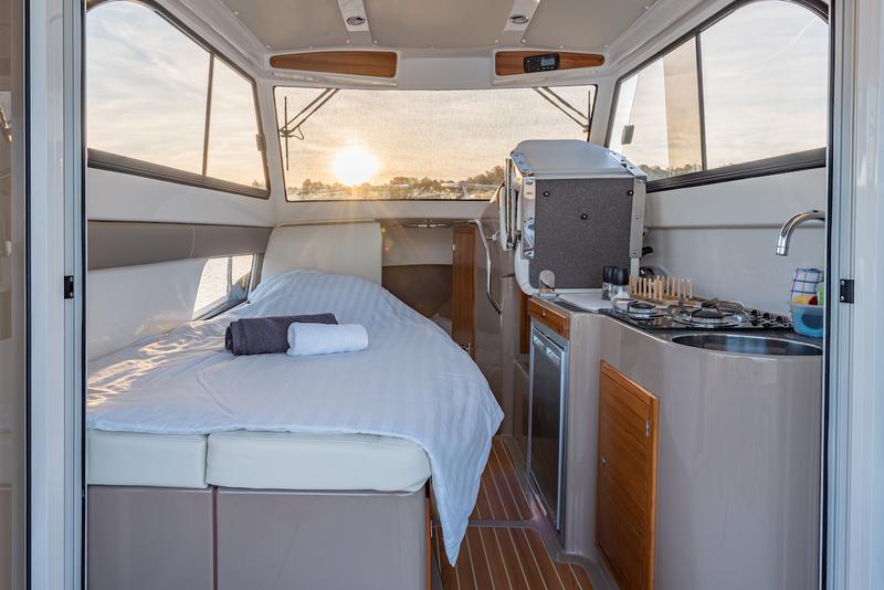 Book yachts online - motorboat - Leidi 800 - H8 - rent