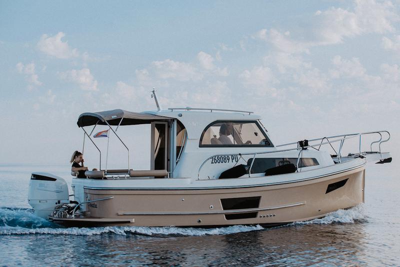Book yachts online - motorboat - Leidi 800 - H8 - rent