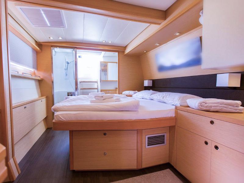Book yachts online - catamaran - Lagoon 560 - BIG GANI - rent