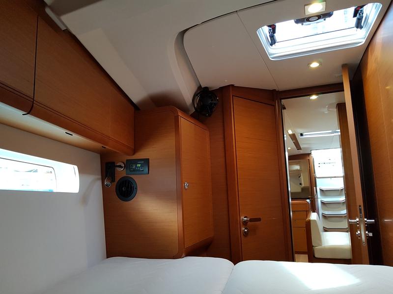 Book yachts online - sailboat - Sun Odyssey 519 -  6 cabs - FIESTA - rent