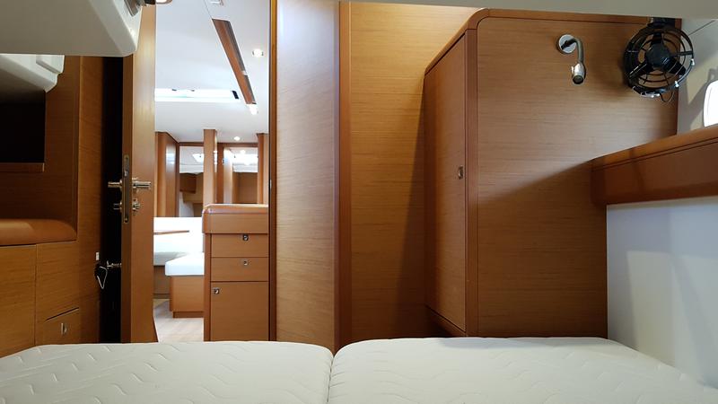 Book yachts online - sailboat - Sun Odyssey 519 -  6 cabs - FIESTA - rent