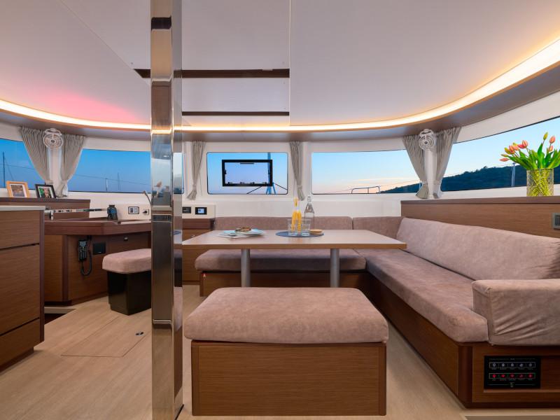Book yachts online - catamaran - Lagoon 42 - BARNEY  - rent