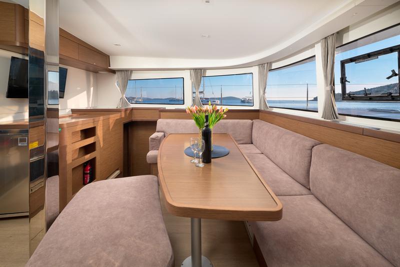 Book yachts online - catamaran - Lagoon 42 - BARNEY  - rent
