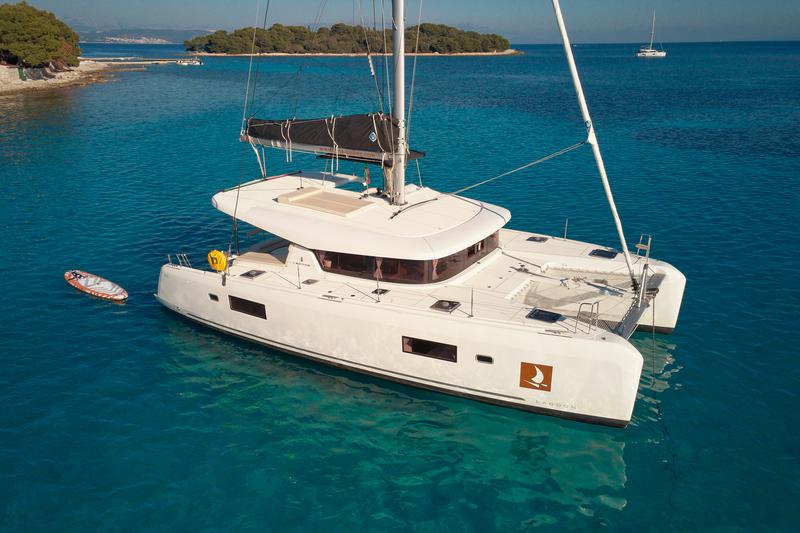Book yachts online - catamaran - Lagoon 42 - BARNEY  - rent