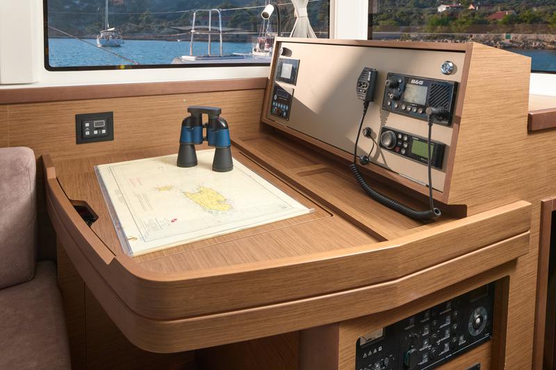 Book yachts online - catamaran - Lagoon 42 - BARNEY  - rent