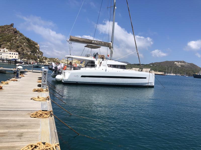 Book yachts online - catamaran - Bali 4.5 - Salina - rent