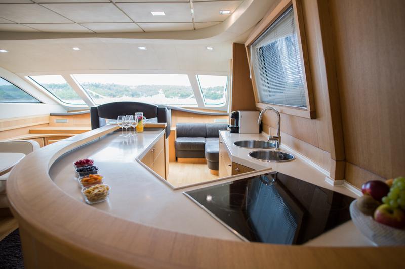 Book yachts online - motorboat - Abacus 70 - Malibu - rent