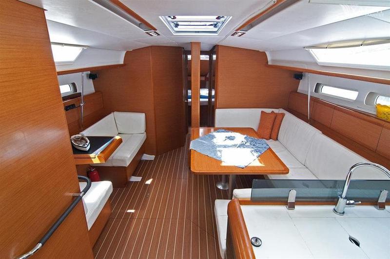 Book yachts online - sailboat - Jeanneau 439 - Marina 1 - rent
