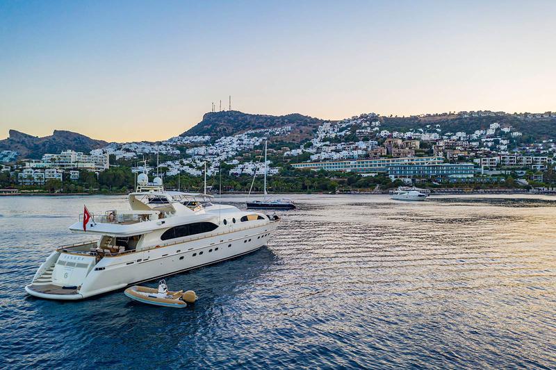 Book yachts online - motorboat - Falcon 115 - Sanref Falcon - rent