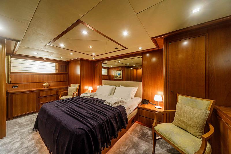 Book yachts online - motorboat - Falcon 115 - Sanref Falcon - rent