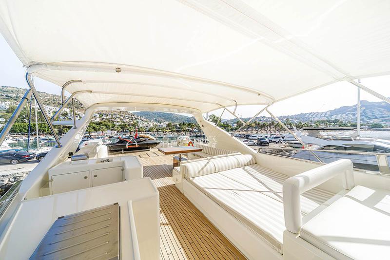Book yachts online - motorboat - Falcon 115 - Sanref Falcon - rent