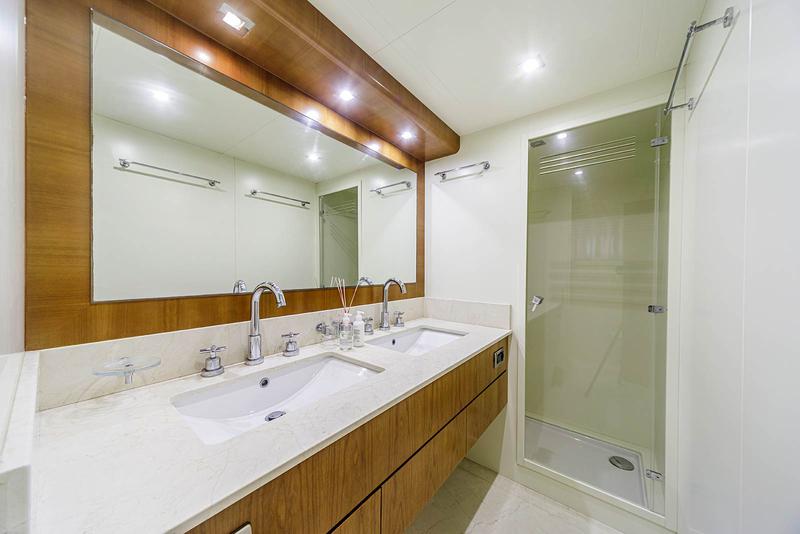 Book yachts online - motorboat - Falcon 115 - Sanref Falcon - rent