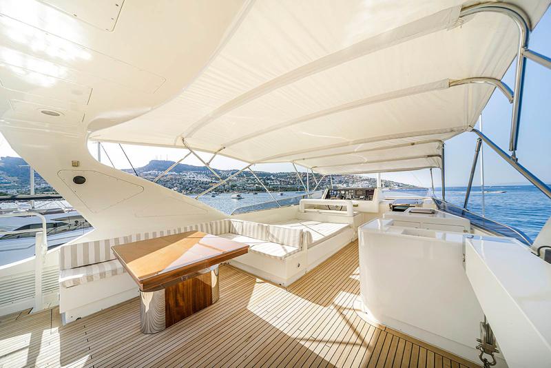 Book yachts online - motorboat - Falcon 115 - Sanref Falcon - rent