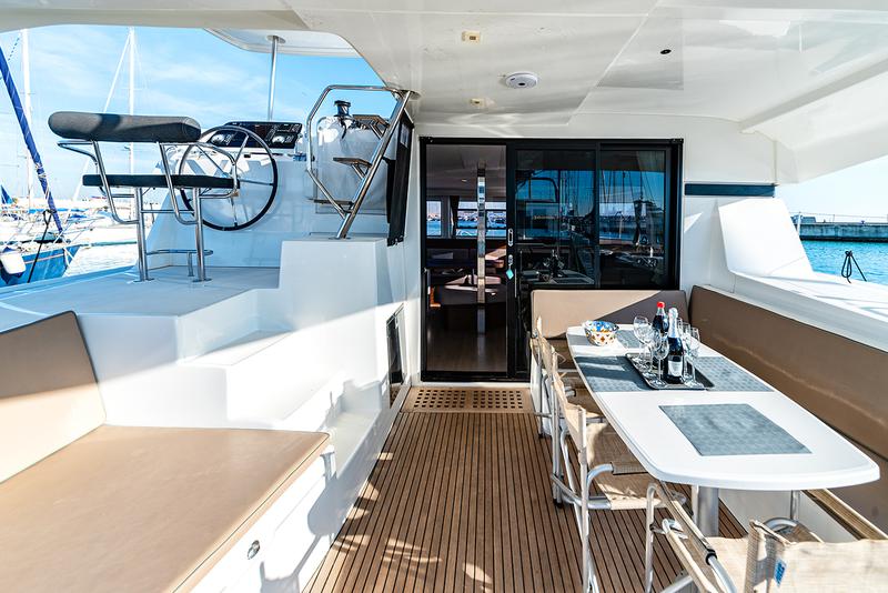 Book yachts online - catamaran - Fountaine Pajot Isla 40 - Isla (Wm+Solar Pan) - rent
