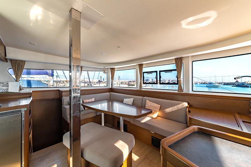 Book yachts online - catamaran - Fountaine Pajot Isla 40 - Isla (Wm+Solar Pan) - rent