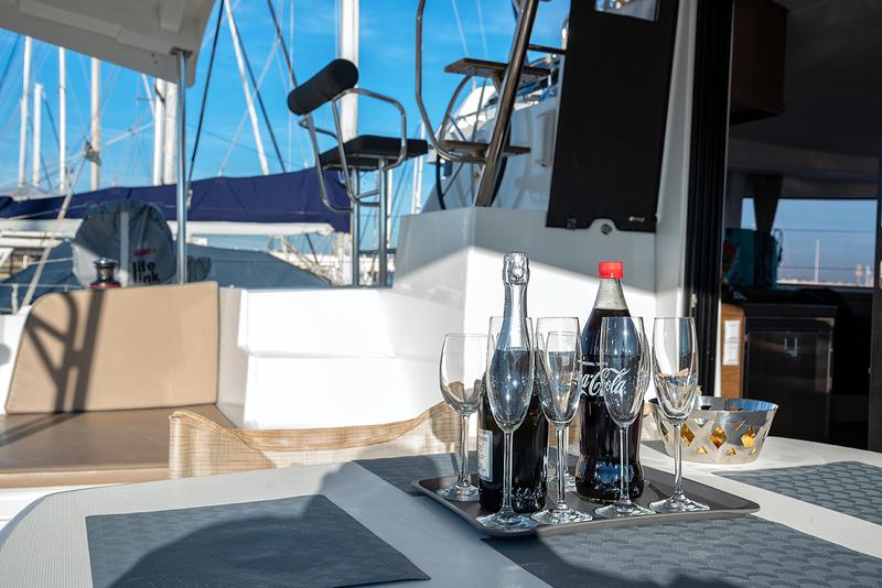 Book yachts online - catamaran - Fountaine Pajot Isla 40 - Isla (Wm+Solar Pan) - rent