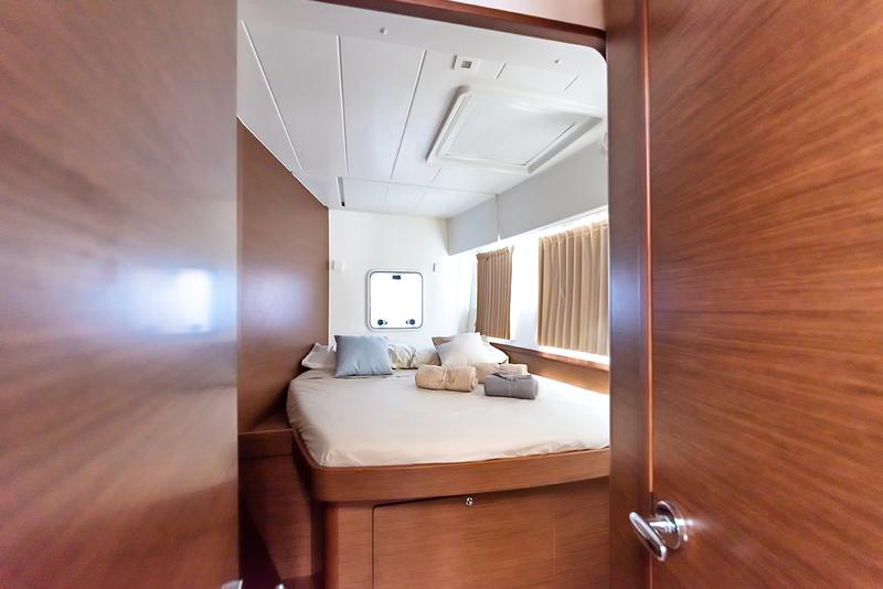 Book yachts online - catamaran - Fountaine Pajot Isla 40 - Isla (Wm+Solar Pan) - rent