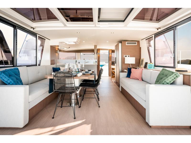 Book yachts online - catamaran - Bali 4.6 - MY Queen - rent