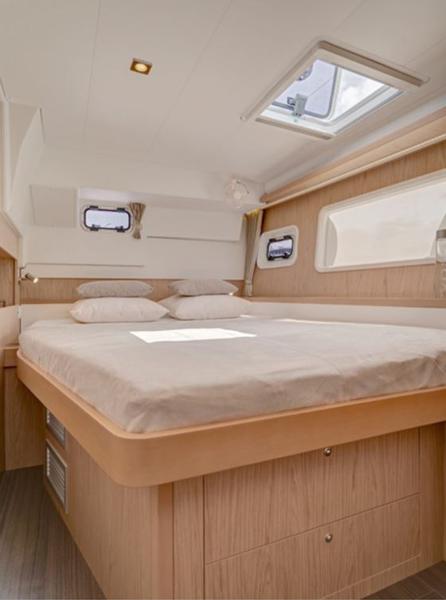 Book yachts online - catamaran - Lagoon 400 S2 - Orion VII - rent