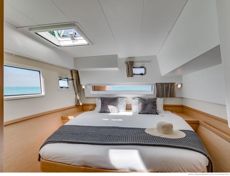 Book yachts online - catamaran - Lagoon 42 - NN - AC and generator - rent