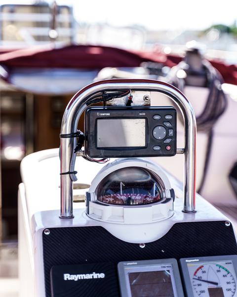 Book yachts online - sailboat - Dufour 43 - Andromeda - rent