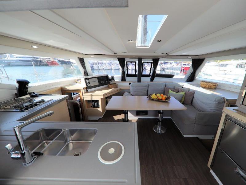 Book yachts online - catamaran - Lucia 40 - Minoris - rent