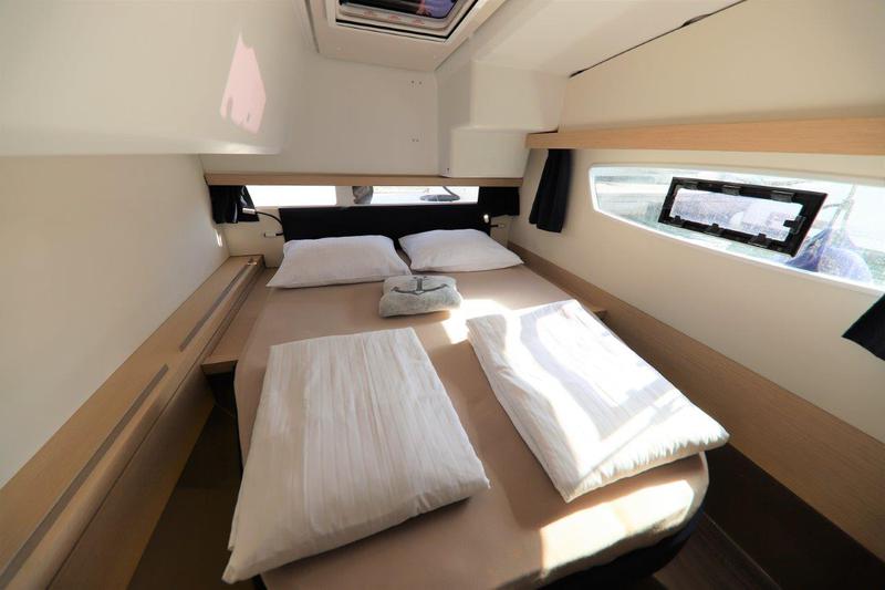 Book yachts online - catamaran - Lucia 40 - Minoris - rent