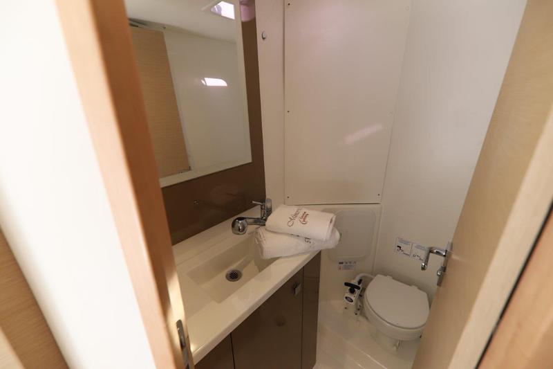 Book yachts online - catamaran - Lucia 40 - Minoris - rent