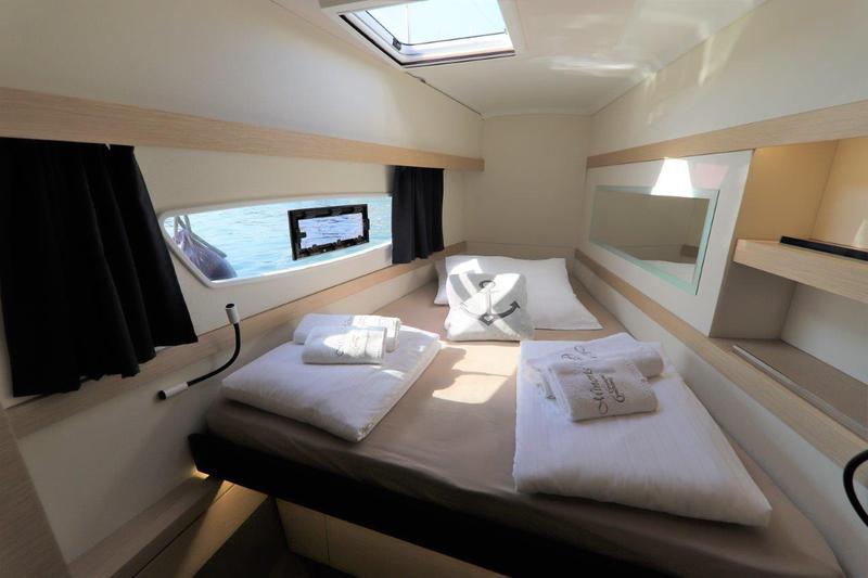 Book yachts online - catamaran - Lucia 40 - Minoris - rent