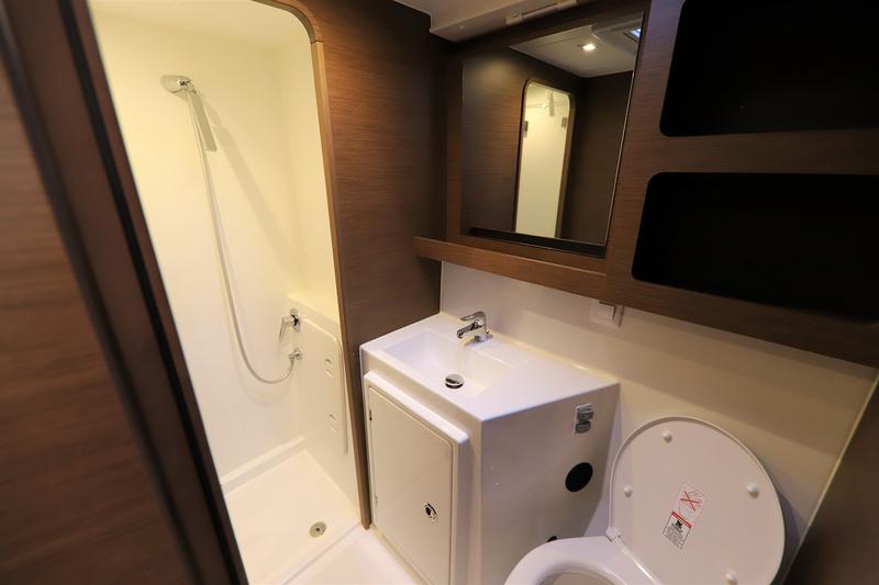 Book yachts online - catamaran - Lagoon 42 - Da Vinci - rent