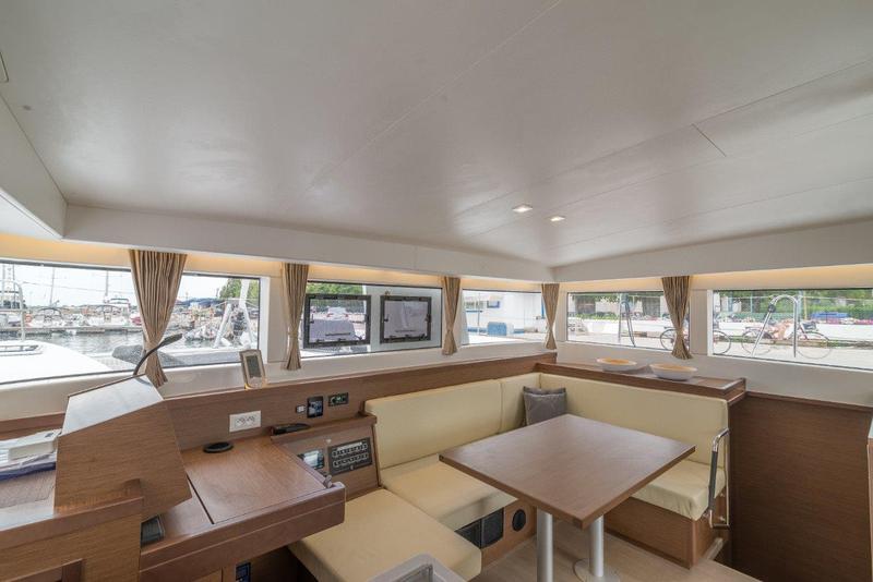 Book yachts online - catamaran - Lagoon 40 - Infinity - rent
