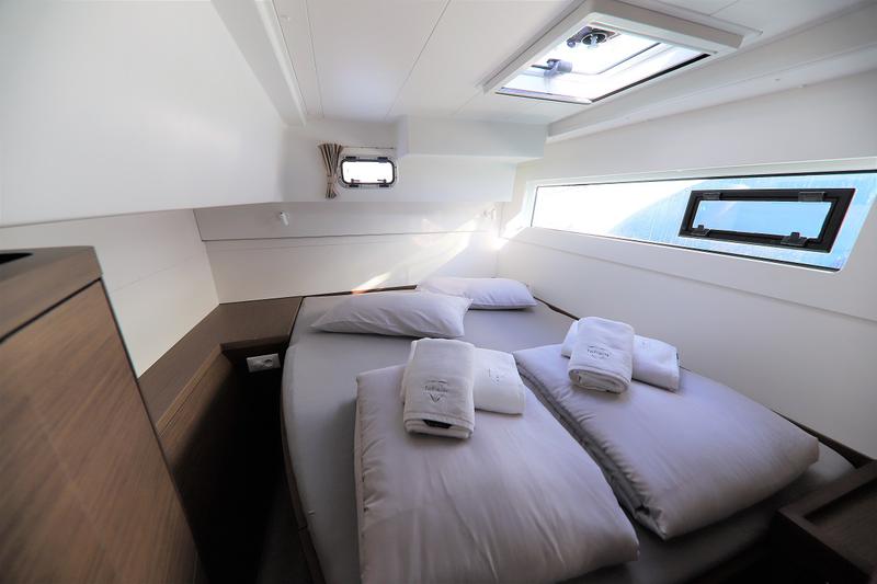 Book yachts online - catamaran - Lagoon 40 - Infinity - rent