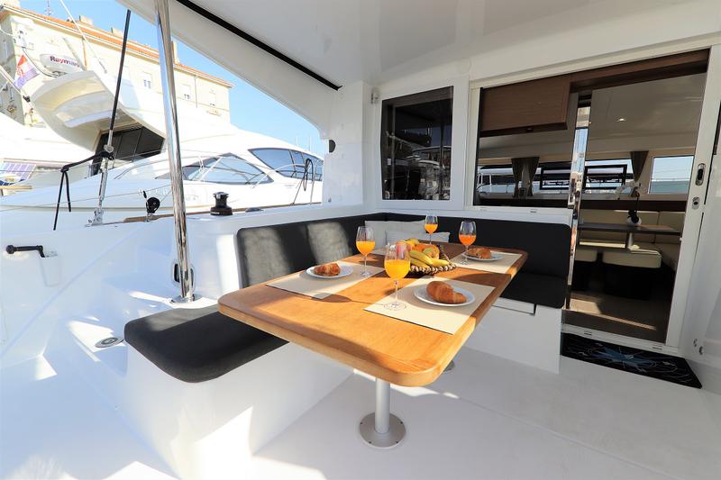 Book yachts online - catamaran - Lagoon 40 - Infinity - rent