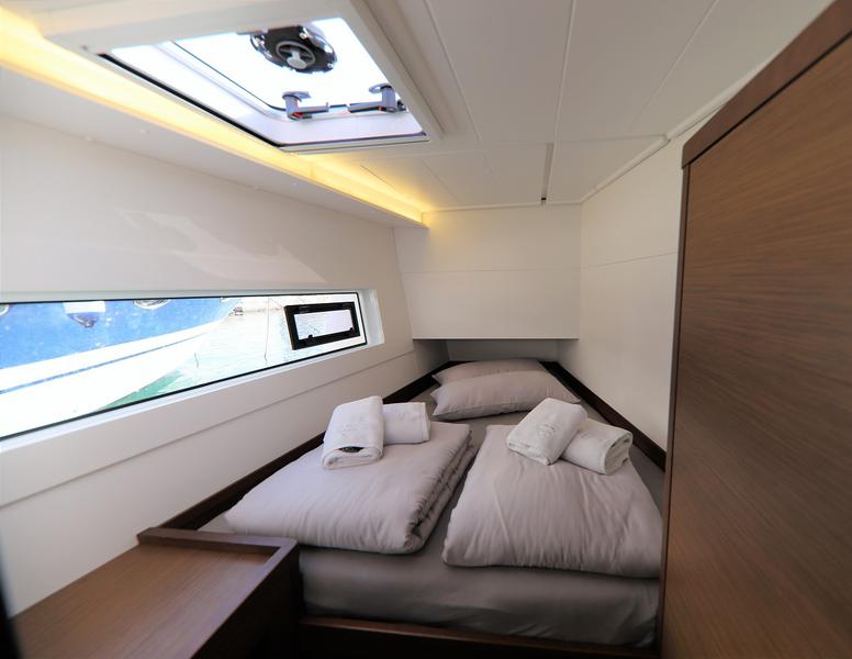Book yachts online - catamaran - Lagoon 40 - Infinity - rent