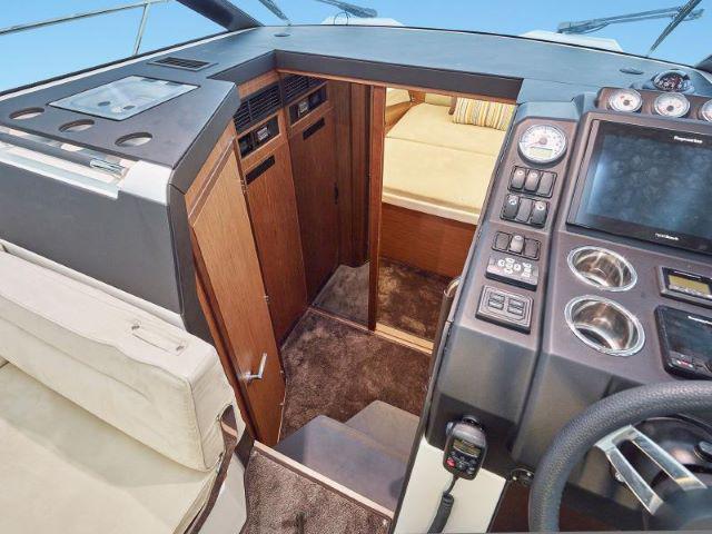 Book yachts online - motorboat - Jeanneau NC 33 - Knot Home - rent