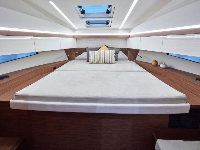 Book yachts online - motorboat - Jeanneau NC 33 - Knot Home - rent