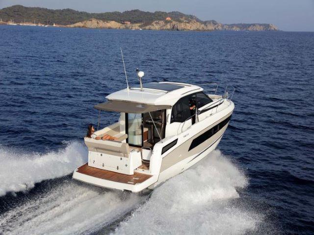 Book yachts online - motorboat - Jeanneau NC 33 - Knot Home - rent