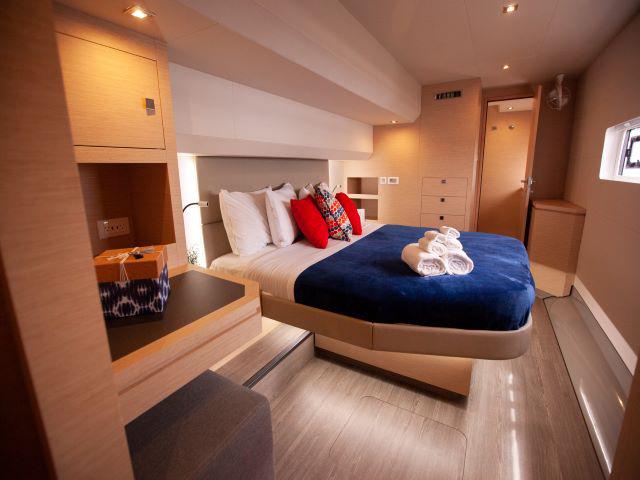 Book yachts online - powercatamaran - MY44 - Hondo - rent